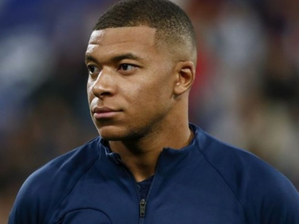 Em meio a investigação de estupro, Mbappé revela relação sexual consentida com uma mulher