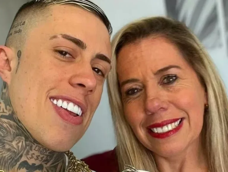 MC Daniel presenteia a mãe com carro de luxo blindado