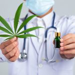 EUA reclassifica maconha como substância menos perigosa e amplia acesso