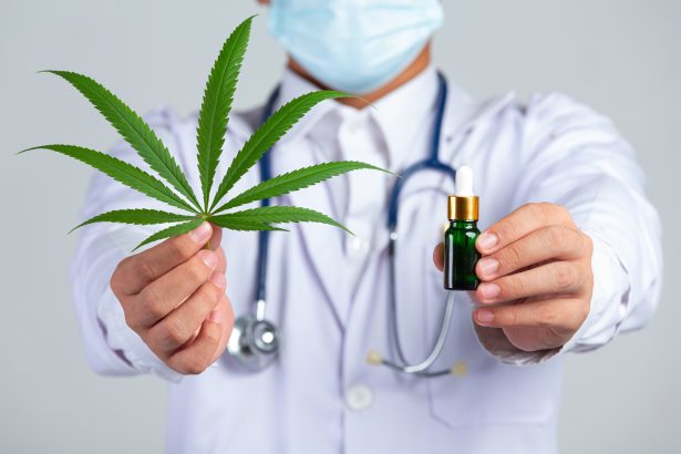 EUA reclassifica maconha como substância menos perigosa e amplia acesso