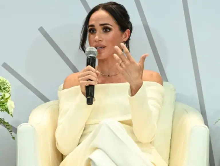 Meghan é vista sem joia de princesa Diana em meio à briga com família real