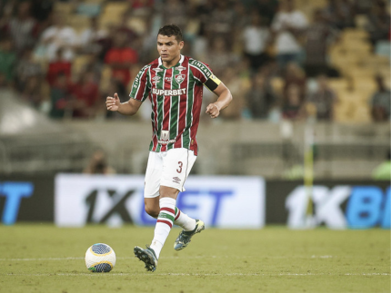 Mesmo com risco de rebaixamento, Thiago Silva garante permanência no Fluminense em 2025