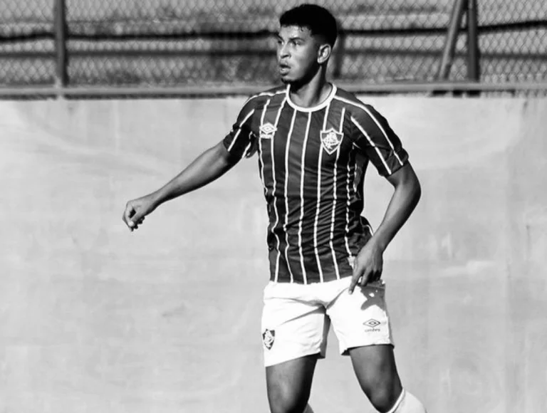 Ex-jogador do sub-23 do Fluminense morre em acidente de carro