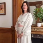 Anne Hathaway anuncia gravidez do terceiro filho e surpreende fãs