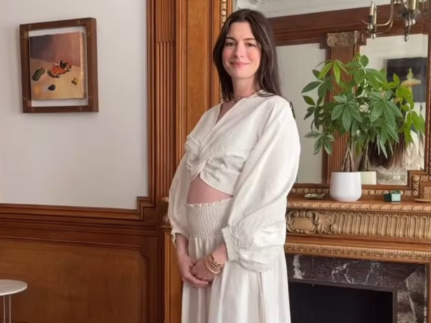 Anne Hathaway anuncia gravidez do terceiro filho e surpreende fãs