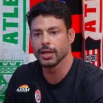 Cauã Reymond revela que só se achou bonito aos 35 anos: “Era zoado”