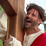 Após deixar o “BBB26”, Henri Castelli volta aos palcos como Jesus em “A Paixão de Cristo”