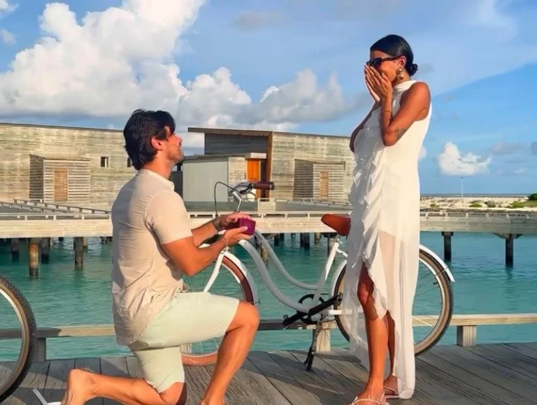 Mariano, dupla com Munhoz, pede Jakelyne em casamento nas Maldivas