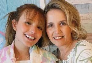 Mãe de Larissa Manoela quebra o silêncio. Leia!