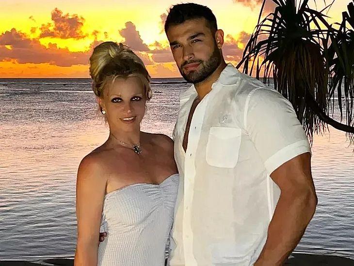 Marido anuncia fim de casamento com Britney Spears após rumores