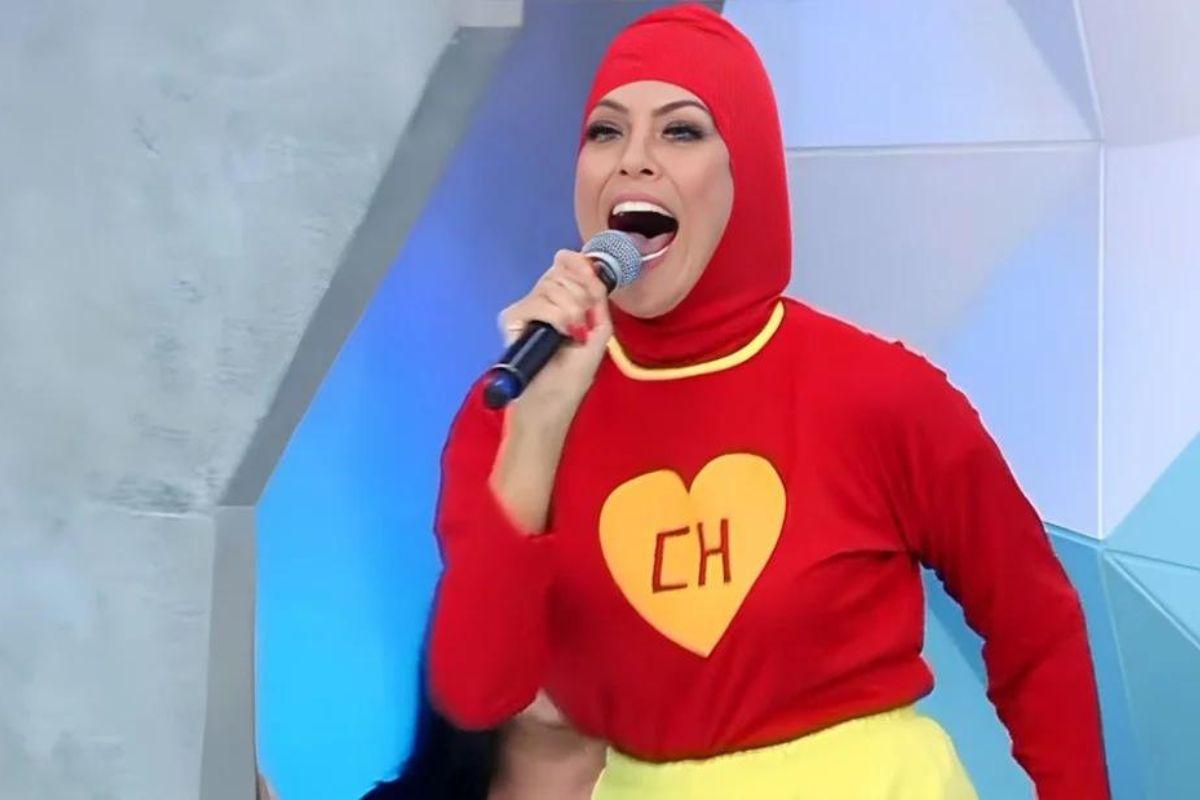 Renata Fan celebra vitória do Internacional vestida de Chapolin