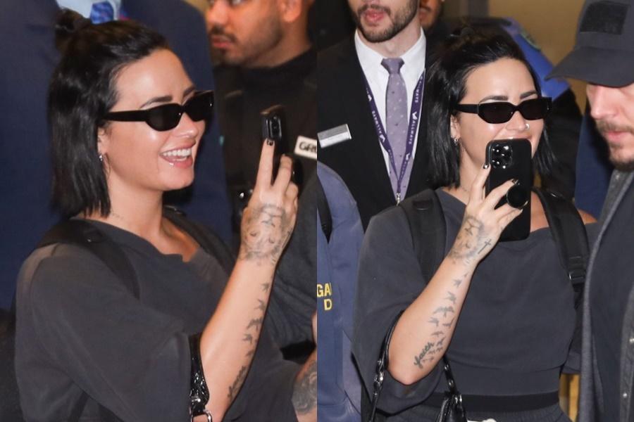 Demi Lovato desembarca no Brasil e causa superlotação em aeroporto