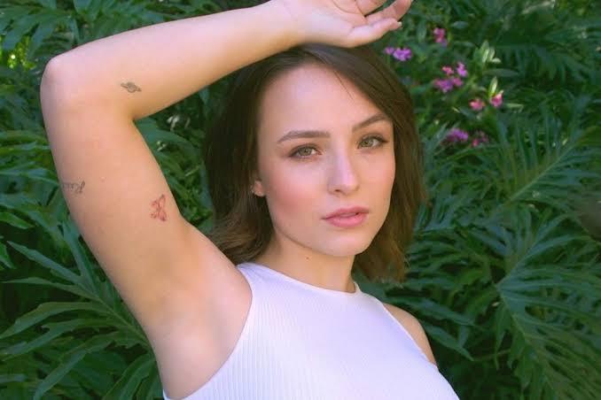 Diretor do Palmeiras está vendendo site de Larissa Manoela. Entenda