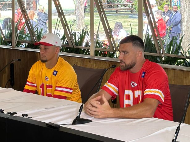 Travis Kelce rouba a cena em treino do Kansas City Chiefs em São Paulo
