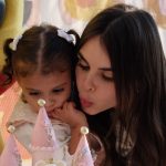 Kimberlly retruca seguidora após ser acusada de comprar roupas baratas para Helena