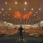 Multidão lota centro de evento do Ceará em evento gratuito do Bispo Bruno Leonardo