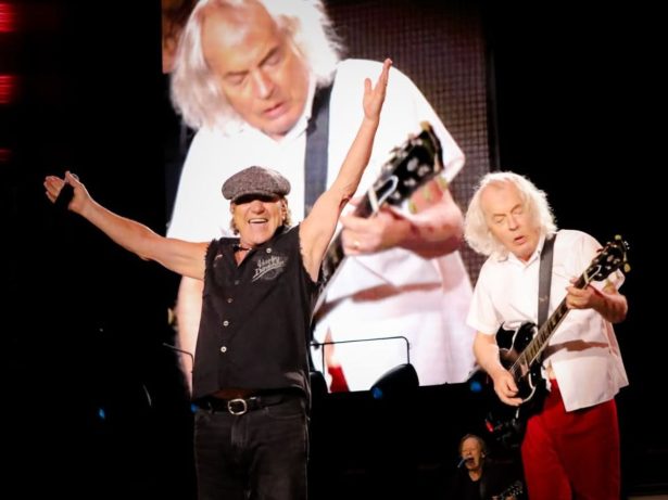 Guitarrista do AC/DC é internado na Argentina e preocupa fãs às vésperas de shows