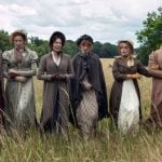 Netflix divulga 1ª imagem com elenco da adaptação de “Orgulho e Preconceito”