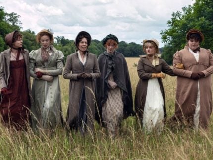 Netflix divulga 1ª imagem com elenco da adaptação de “Orgulho e Preconceito”