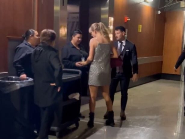 Um mimo: Taylor Swift é flagrada entregando gorjetas a funcionários do Grammy