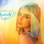 Estilo único e atitude: Addison Rae é a melhor notícia da música pop em 2025