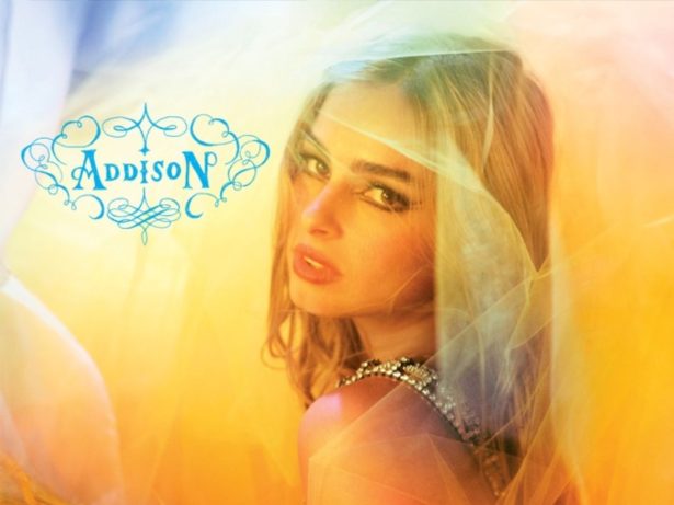 Estilo único e atitude: Addison Rae é a melhor notícia da música pop em 2025