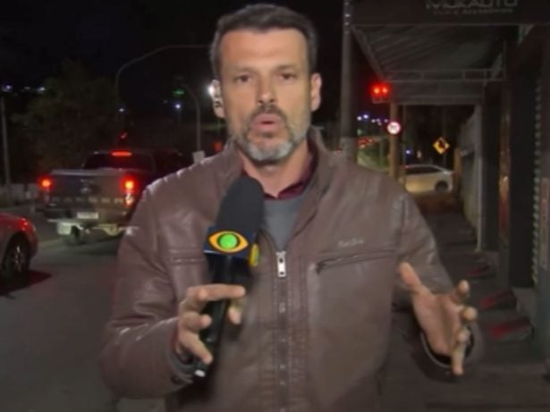 Repórter da Band que empurrou colega da Record pede desculpas ao vivo: “Inaceitável”