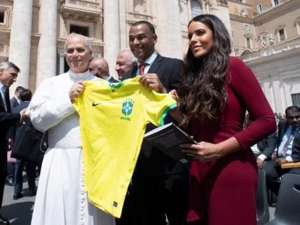 Ex-jogador Cafu e esposa falam de divórcio em encontro com o Papa Leão XIV