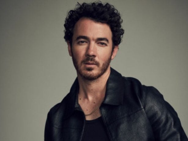 Kevin Jonas afirma que perdeu 90% de tudo o que ganhou com os Jonas Brothers