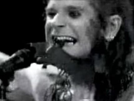 Ozzy já mordeu morcego vivo no palco e inalou formigas; relembre histórias do cantor