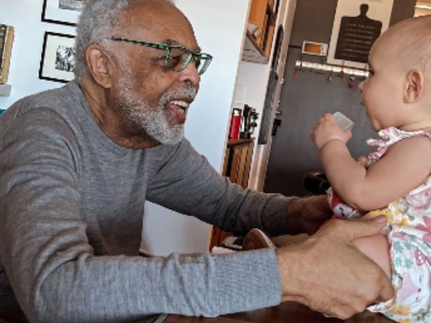 Gilberto Gil encanta fãs com novo registro ao lado da bisneta de 7 meses