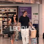 Nizam aparece de mãos dadas com Aline Mineiro em aeroporto de São Paulo