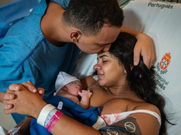 João Gomes e Ary Mirelle compartilham registros do parto de Joaquim; veja
