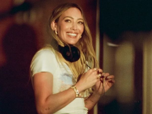 Hilary Duff assina com a Atlantic Records e prepara retorno triunfal à música