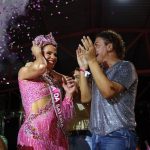 Karen Lopes é coroada rainha de bateria da Unidos do Jacarezinho por David Brazil