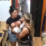 Saory acusa Rayane de ficar “peladona” na frente dos homens e provoca nova briga