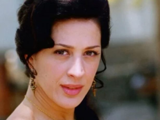 Claudia Raia relembra frustração com papel em “Terra Nostra”: “Foi complicado para mim”