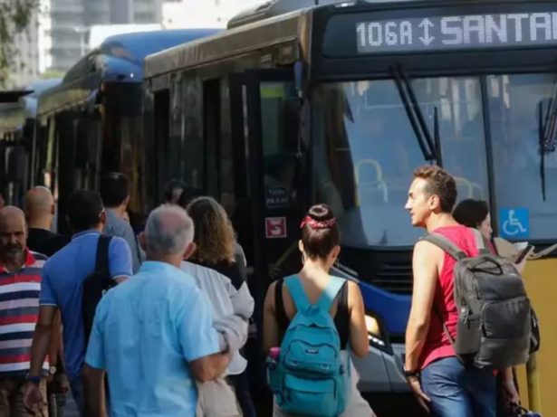 Motoristas e cobradores convocam greve dos ônibus em SP por atraso do 13º