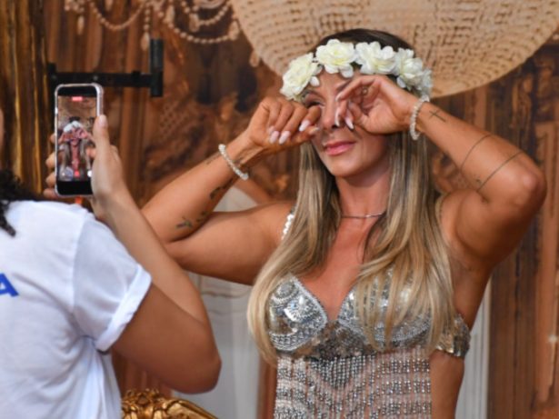 Carla Perez chora ao se despedir do “Algodão Doce” após mais de 20 anos