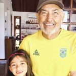 Sabrina Sato comemora melhora na saúde do pai em registro afetuoso com Zoe
