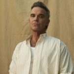 Robbie Williams retorna ao Brasil após duas décadas para show único em SP