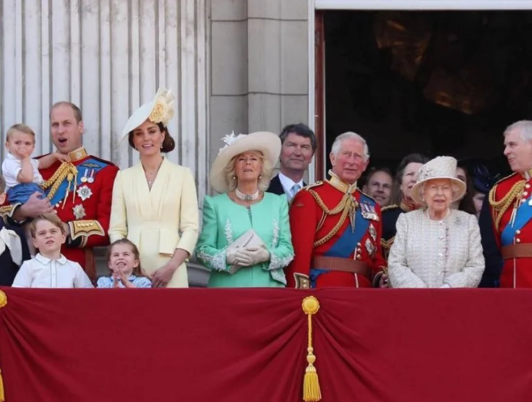 Palácio de Buckingham abre partes do castelo para visita pela 1ª vez na história