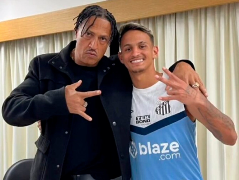 Papo reto: Após surra em último jogo, elenco do Santos recebe Mano Brown para palestra