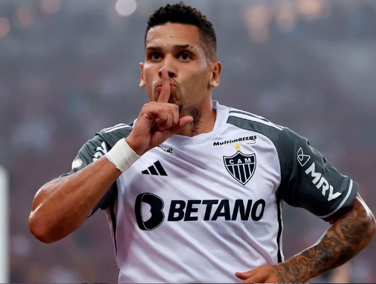 Paulinho, do Atlético-MG, decide contra o Flamengo, mas é alvo de intolerância religiosa