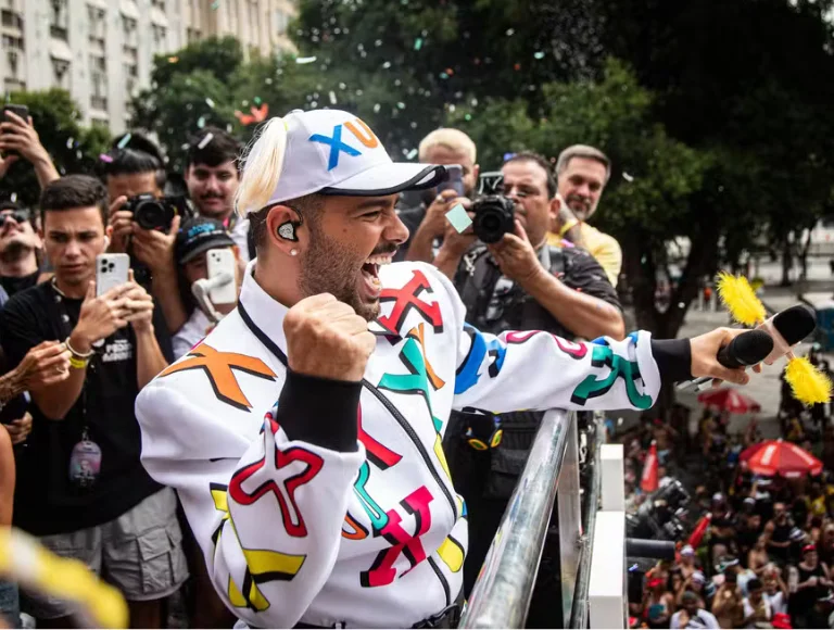 Pedro Sampaio leva multidão de 250 mil pessoas em trio inspirado na Xuxa