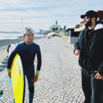 Pedro Scooby curte dia de surfe em Portugal ao lado dos filhos Dom e Bem