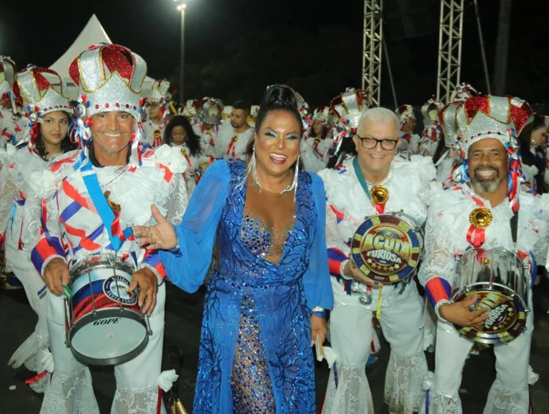 Pela primeira vez no carnaval Capixaba, cantora Pipa Brasey leva sua voz ao desfile de escola de samba Hexacampeã