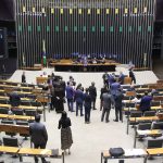 Câmara acelera projeto para barrar aumento do IOF, como confirmado por Motta