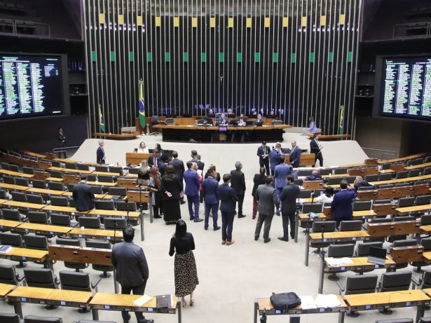Câmara acelera projeto para barrar aumento do IOF, como confirmado por Motta