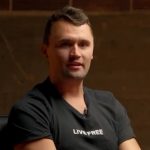 Charlie Kirk, aliado de Trump, é assassinado com um tiro durante palestra